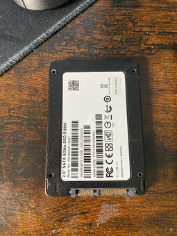 3× HDD, 1× SSD – plně funkční, různé kapacity - 2
