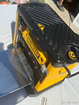 DeWALT DW733 Přenosná tloušťkovací frézka - 2