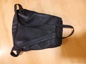 Batoh z pravé a ekokůže. - 2