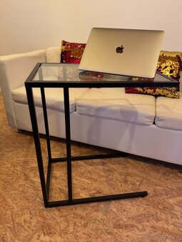 Moderní skleněný konferenční stolek – minimalistický design - 2