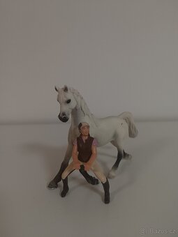 Schleich kobyla s jezdcem - 2