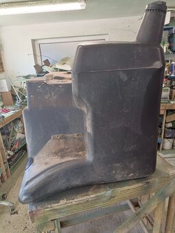 Palivová nádrž JD 6. 325l - 2