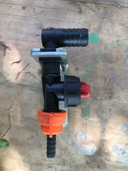 Postřikovač na tekutá hnojiva od firmy FARMET Česká Skalice. - 2