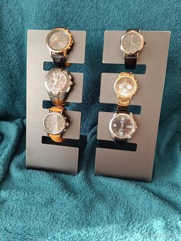 Stojan na hodinky kovový - 2