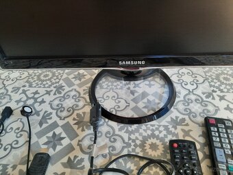 Monitor s TV Samsung vel. 23 palců - 2