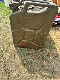 Plechovy kanystr - 2