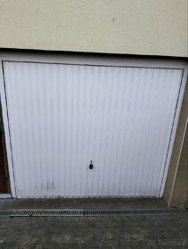 Výklopná garážová vrata - 2