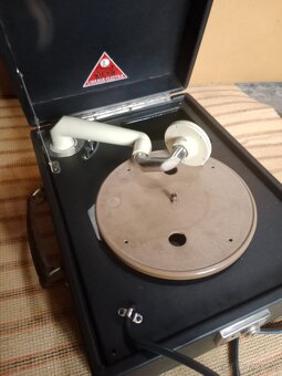Kufříkový gramofon - 2