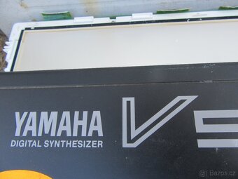 Nabízím staré klávesy Yamaha. Nefunkční. Displej svítí. Jen - 2
