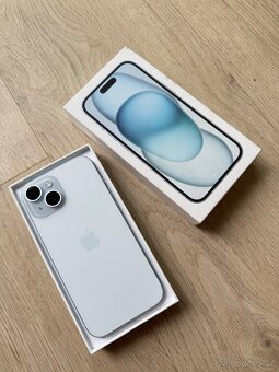 Apple iPhone 15 128GB modrý - 2