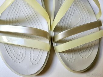 Crocs Isabella Strappy Sandal vel.41-42, NOVÉ - 2