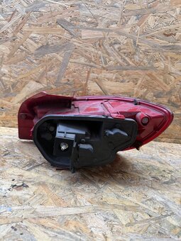 Leve zadni svetlo Seat Ibiza 2010 - 2