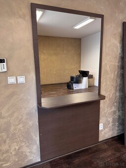 Nábytek z kadeřnictví - 2