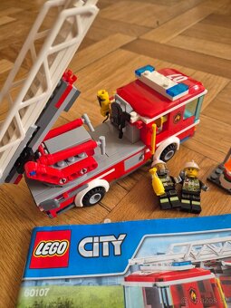 LEGO City 60107 Hasičské auto s žebříkem - 2