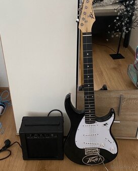 Prodám elektrickou kytaru Peavey + kombo zesilovač - 2