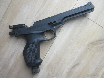 Pistole LOV 21 vzduchová na Co2 - top stav - 2