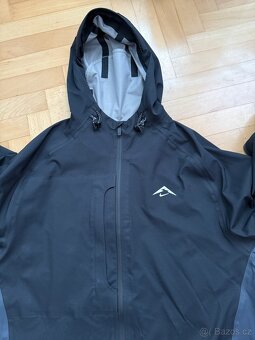 Nike Cosmic Peaks Pánská běžecká bunda Storm (Vel: L - 2