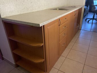 ✅ Kuchyňská linka | osvětlení | bez spotřebičů | pěkný stav - 2