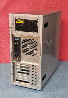 Prodám stolní počítač založený na procesoru Intel I7- 4820K - 2