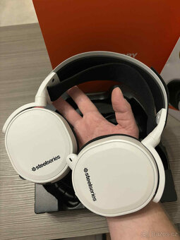 Sluchátka SteelSeries Arctis Nova 7+ White - 2