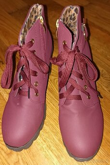 VÍNOVÉ KOTNÍKOVÉ BOTY NA PODPATKU - VEL.41======== - 2