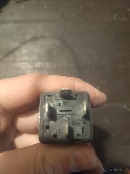 spínací relé škoda Felicia - 2