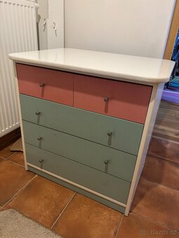 přebalovací pult se skříňkou - 2