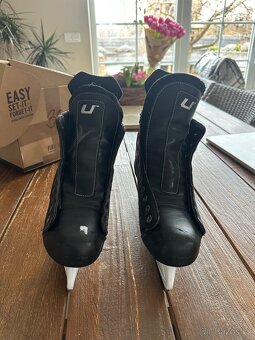 Prodám hokejové brusle CCM vel. 42 - 2