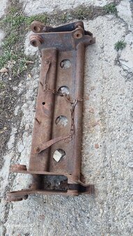 Rychloupínák - Locust 752, smykový nakladač - 2