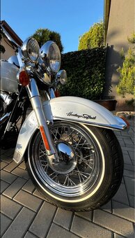 Harley - Davidson, bílý Softail Heritage 88´ inch. - 2