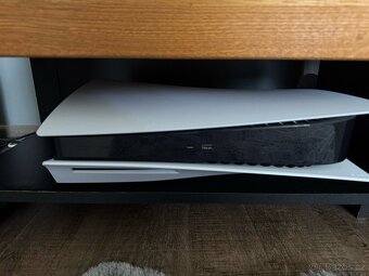 PS5, klasická verze, záruka, 2x ovladač, NHL 25 - 2