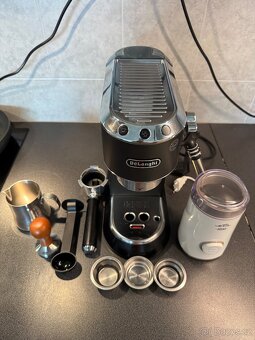 Pákový kávovar DeLonghi s mlýnkem na kávu - 2