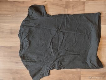 Černé tričko s potiskem - 2
