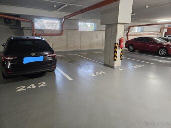 Pronájem garážového stání Wolkerova - 2