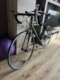 Karbonové silniční kolo Giant, velikost rámu M/L - 2