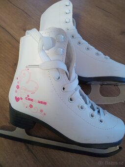 Dívčí zimní brusle - 2