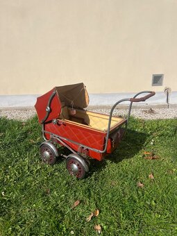 Starožitný kočárek - 2