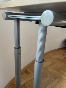 Pracovní stůl - 2