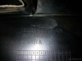 Prodám plast předního čela mezi světla focus II - 2