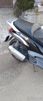 Piaggio Beverly 200 - 2