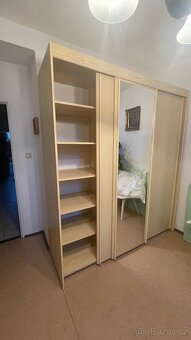 Skříň s posuvnými dveřmi - 2