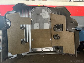 Kryt motoru 5.7L V8 HEMI - 2