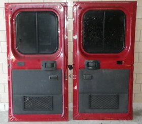 Prodám na F.Ducato 2008 dvojkabina L+P boč.dveře 4 000 Kč/ks - 2