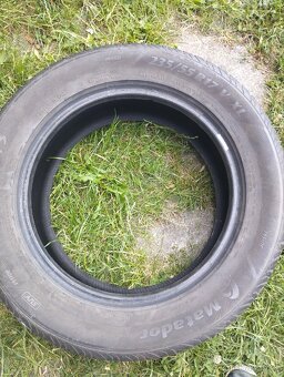 235/55R17 - 2