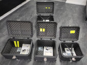 Univerzální hliníkový moto kufr 45L, 55L , 65L (Topcase) - 2