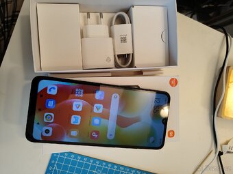 Xiaomi Redmi 12C jako nov - 2