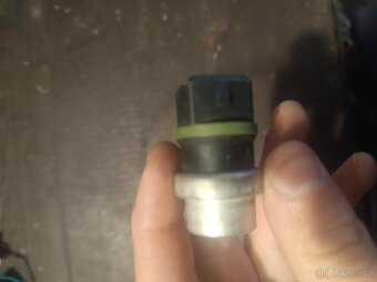 Snímač teploty chladicí kapaliny škoda Felicia - 2