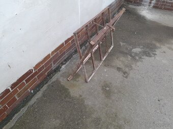 Prodám staré, železné, vyklápěcí okno - 2