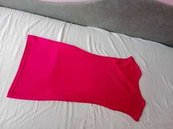 Šaty růžové 250kč S-M - 2