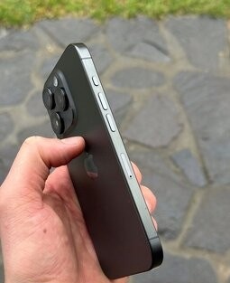 Prodám iPhone 15 pro 128GB černý titan - 2